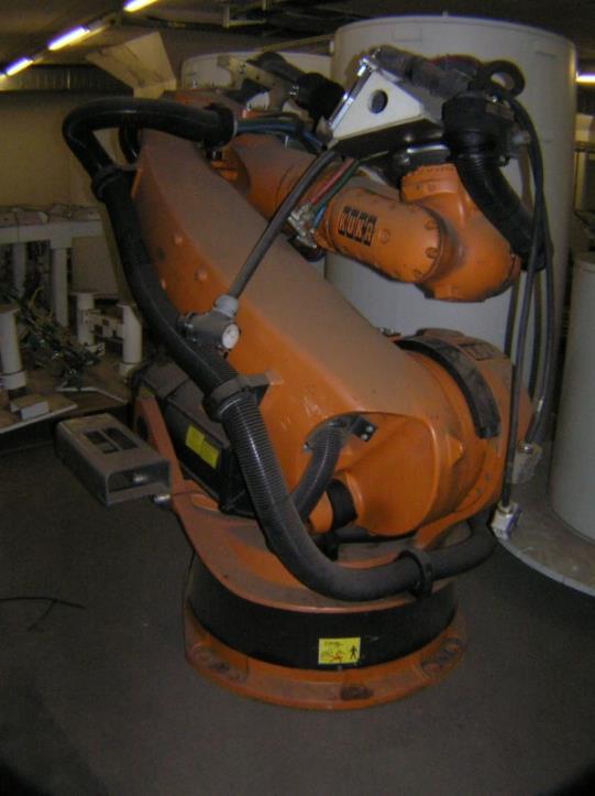 Used KUKA KR240-2-2000 1 Industrial Robot for Sale (Auction Premium) | NetBid Industrial Auctions